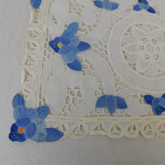 Fabric Placemat Floral Applique Blue White Lace 16.5"x11" SINGLE Vintage FLAW - Picture 2 of 10